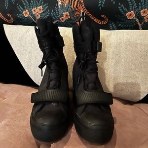 NEW Women's CONVERSE Chuck All Star GR82 GR 82  Boots Shoes Platform 563468C